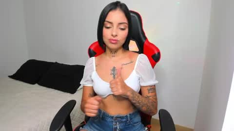 Hannah Milton online show from 04-26-26, 04:43