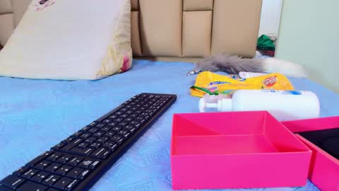 hannah_teehn online show from 11-04-25, 07:02