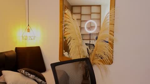 Hannah Williams online show from 01-17-26, 02:49