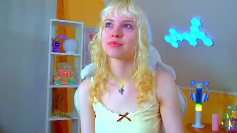 Snapshot of hannahhollis chatting on 06-17-26, 06:16 Hannah online show from 06-17-26, 06:16