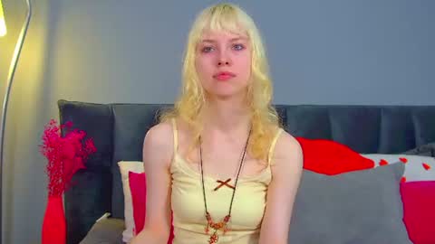 Snapshot of hannahhollis chatting on 06-18-26, 06:13 Hannah online show from 06-18-26, 06:13