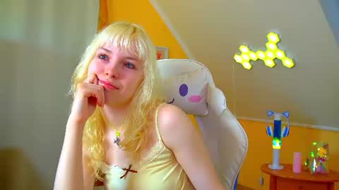 Snapshot of hannahhollis chatting on 06-25-26, 06:18 Hannah online show from 06-25-26, 06:18