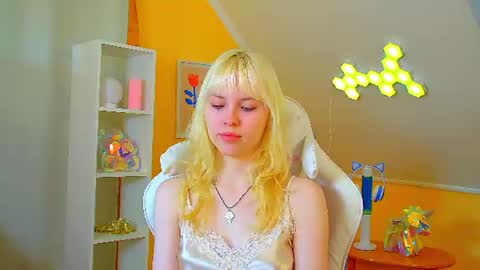 Snapshot of hannahhollis chatting on 07-16-26, 06:08 Hannah online show from 07-16-26, 06:08