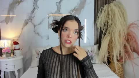 Hannahill69 online show from 12-22-25, 05:15