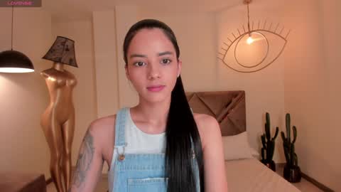 Snapshot of hannahjamesx chatting on 12-06-24, 05:33 HANNAH J online show from 12-06-24, 05:33