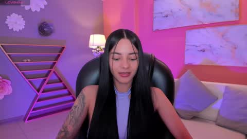 Snapshot of hannahjamesx chatting on 02-18-25, 10:25 HANNAH J online show from 02-18-25, 10:25