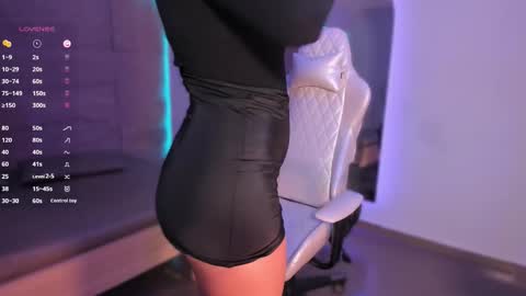 hannahmonttgomery  Help me reach 100 Hands up online show from 02-12-26, 05:41