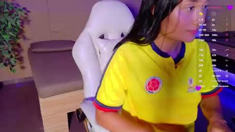 hannahmonttgomery  Help me reach 100 Hands up online show from 06-27-26, 04:23
