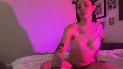 Snapshot of hannahtaylorr chatting on 02-15-26, 07:51 Hannah Taylor online show from 02-15-26, 07:51