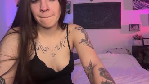 Snapshot of hannahtaylorr chatting on 02-17-26, 09:43 Hannah Taylor online show from 02-17-26, 09:43