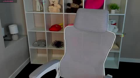 Snapshot of hannakoch chatting on 04-28-26, 12:31 Hanna online show from 04-28-26, 12:31