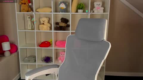Snapshot of hannakoch chatting on 04-30-26, 01:23 Hanna online show from 04-30-26, 01:23