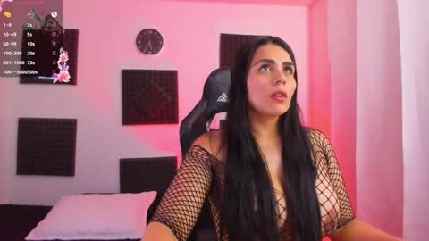 Snapshot of hannarusso chatting on 10-30-25, 10:32 Hanna online show from 10-30-25, 10:32