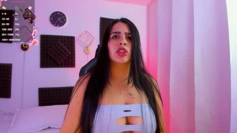 Snapshot of hannarusso chatting on 12-13-25, 09:09 Hanna online show from 12-13-25, 09:09