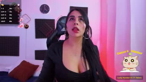 Snapshot of hannarusso chatting on 12-17-25, 08:59 Hanna online show from 12-17-25, 08:59