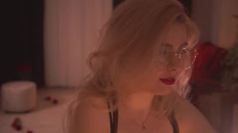 Snapshot of hannasthesia chatting on 02-16-25, 12:41 Hanna online show from 02-16-25, 12:41