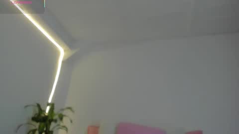 Hanna Williams  online show from 02-04-26, 09:42