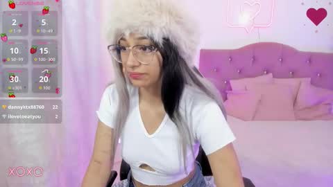 Snapshot of hanni_tay chatting on 12-05-25, 11:52 HANNI online show from 12-05-25, 11:52