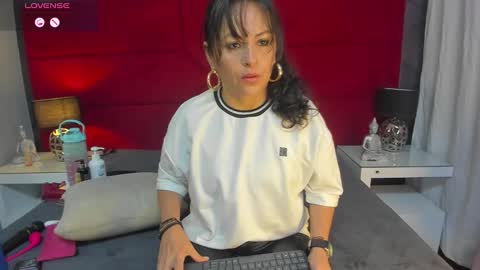 Snapshot of hanny_milf_ chatting on 01-22-25, 11:23 HANNY online show from 01-22-25, 11:23