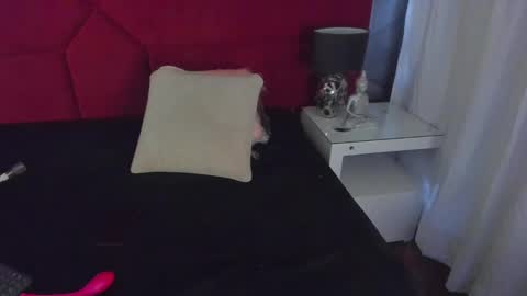 Snapshot of hanny_milf_ chatting on 02-12-25, 02:43 HANNY online show from 02-12-25, 02:43