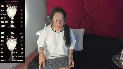 Snapshot of hanny_milf_ chatting on 02-18-25, 11:33 HANNY online show from 02-18-25, 11:33
