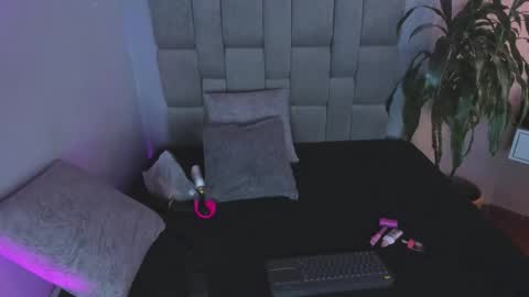 Snapshot of hanny_milf_ chatting on 09-12-25, 12:05 HANNY online show from 09-12-25, 12:05