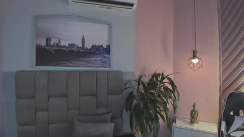 Snapshot of hanny_milf_ chatting on 09-14-25, 12:04 HANNY online show from 09-14-25, 12:04