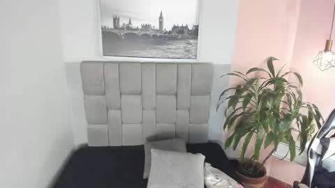 Snapshot of hanny_milf_ chatting on 09-19-25, 11:22 HANNY online show from 09-19-25, 11:22