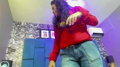 Snapshot of hanny_milf_ chatting on 10-22-25, 11:10 HANNY online show from 10-22-25, 11:10