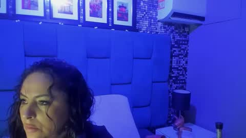 Snapshot of hanny_milf_ chatting on 10-24-25, 11:06 HANNY online show from 10-24-25, 11:06