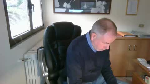 Snapshot of hanscooper chatting on 11-12-25, 03:01 hanscooper online show from 11-12-25, 03:01