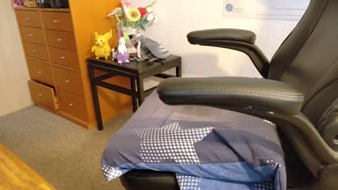 Snapshot of hansi63 chatting on 02-08-25, 07:04 charly online show from 02-08-25, 07:04