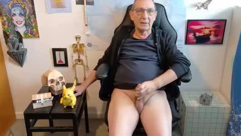 Snapshot of hansi63 chatting on 09-18-25, 10:50 charly online show from 09-18-25, 10:50