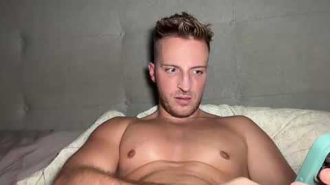 Snapshot of hanzlagerfelt chatting on 10-15-25, 11:16 hanzlagerfelt online show from 10-15-25, 11:16