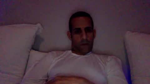 Snapshot of happy2334 chatting on 02-10-26, 02:43 skysky6969 online show from 02-10-26, 02:43