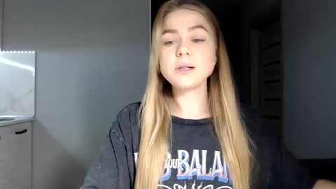 happy_fox_ online show from 11-27-25, 03:25