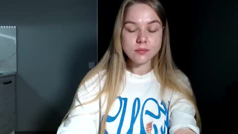 happy_fox_ online show from 04-02-26, 07:55