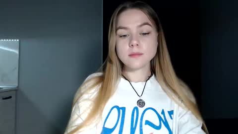 happy_fox_ online show from 04-19-26, 08:00