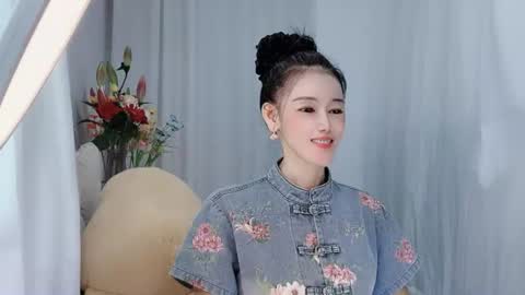 Snapshot of happyflower802318 chatting on 06-27-26, 04:06 Daisy online show from 06-27-26, 04:06