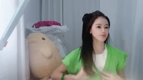 Snapshot of happyflower802318 chatting on 07-29-26, 03:37 Daisy online show from 07-29-26, 03:37