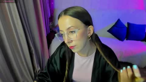 Stephanie online show from 11-17-25, 06:03