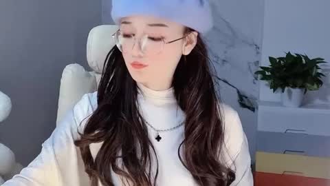 Snapshot of happysweetie168 chatting on 12-08-24, 05:33 Daisy online show from 12-08-24, 05:33