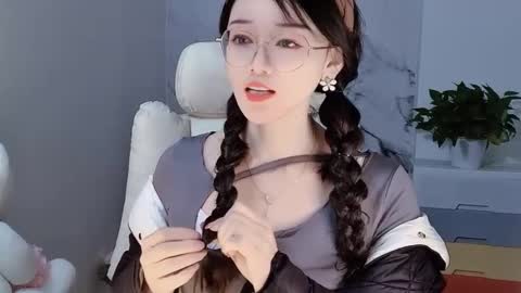 Snapshot of happysweetie168 chatting on 12-14-24, 03:29 Daisy online show from 12-14-24, 03:29