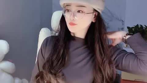 Snapshot of happysweetie168 chatting on 12-16-24, 04:27 Daisy online show from 12-16-24, 04:27