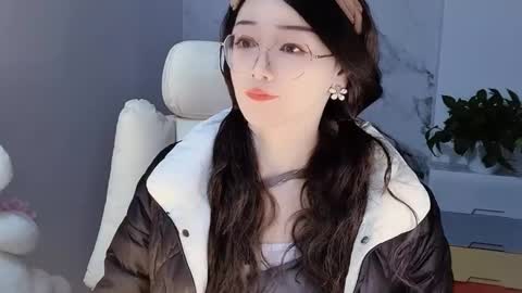 Snapshot of happysweetie168 chatting on 12-21-24, 02:15 Daisy online show from 12-21-24, 02:15