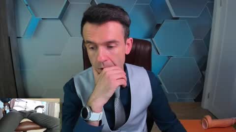 Snapshot of hard_and_juici chatting on 04-30-26, 10:10 Steve online show from 04-30-26, 10:10