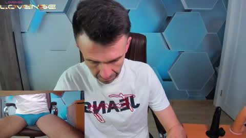 Snapshot of hard_and_juici chatting on 05-18-26, 12:22 Steve online show from 05-18-26, 12:22