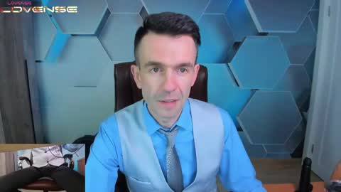 Snapshot of hard_and_juici chatting on 05-19-26, 10:32 Steve online show from 05-19-26, 10:32