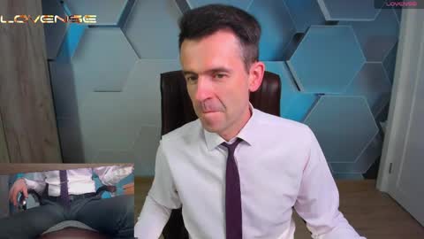 Snapshot of hard_and_juici chatting on 06-04-26, 11:27 Steve online show from 06-04-26, 11:27