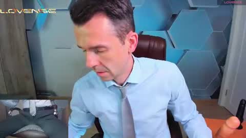 Snapshot of hard_and_juici chatting on 06-08-26, 05:52 Steve online show from 06-08-26, 05:52